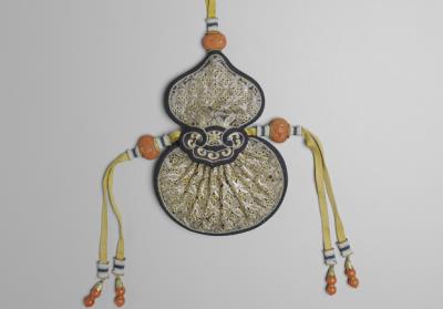 图片[2]-Silk embroidered pouch in the shape of a gourd with couched gold and silver threads, Qing dynasty (1644-1911)-China Archive